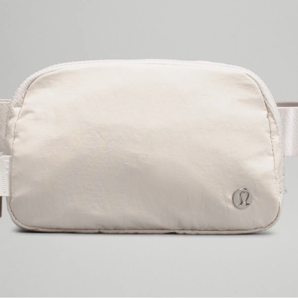 Lululemon Everywhere belt bag White Opal